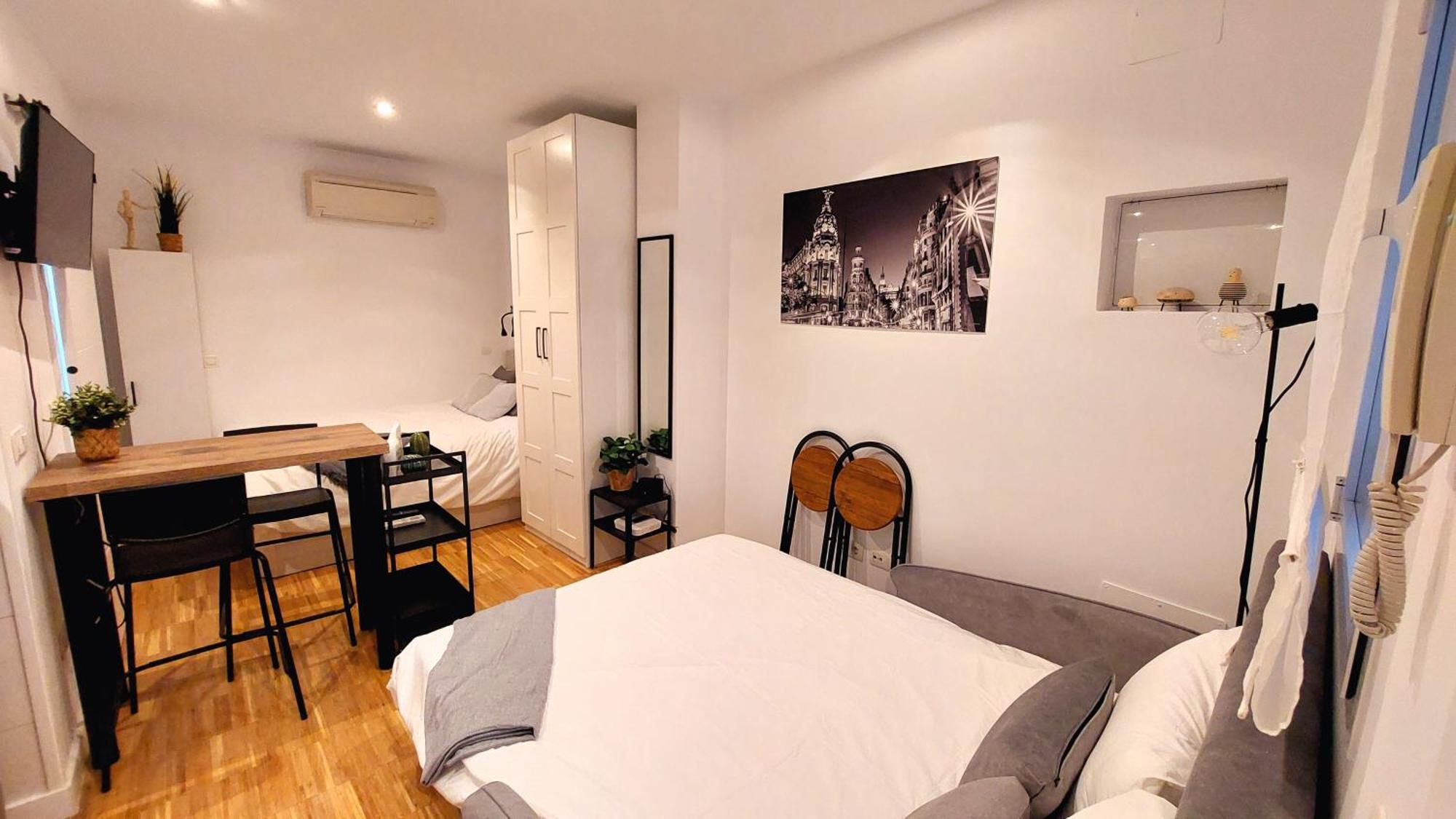 Acogedor Estudio En Delicias By Bebalmy Apartment Madrid Bagian luar foto