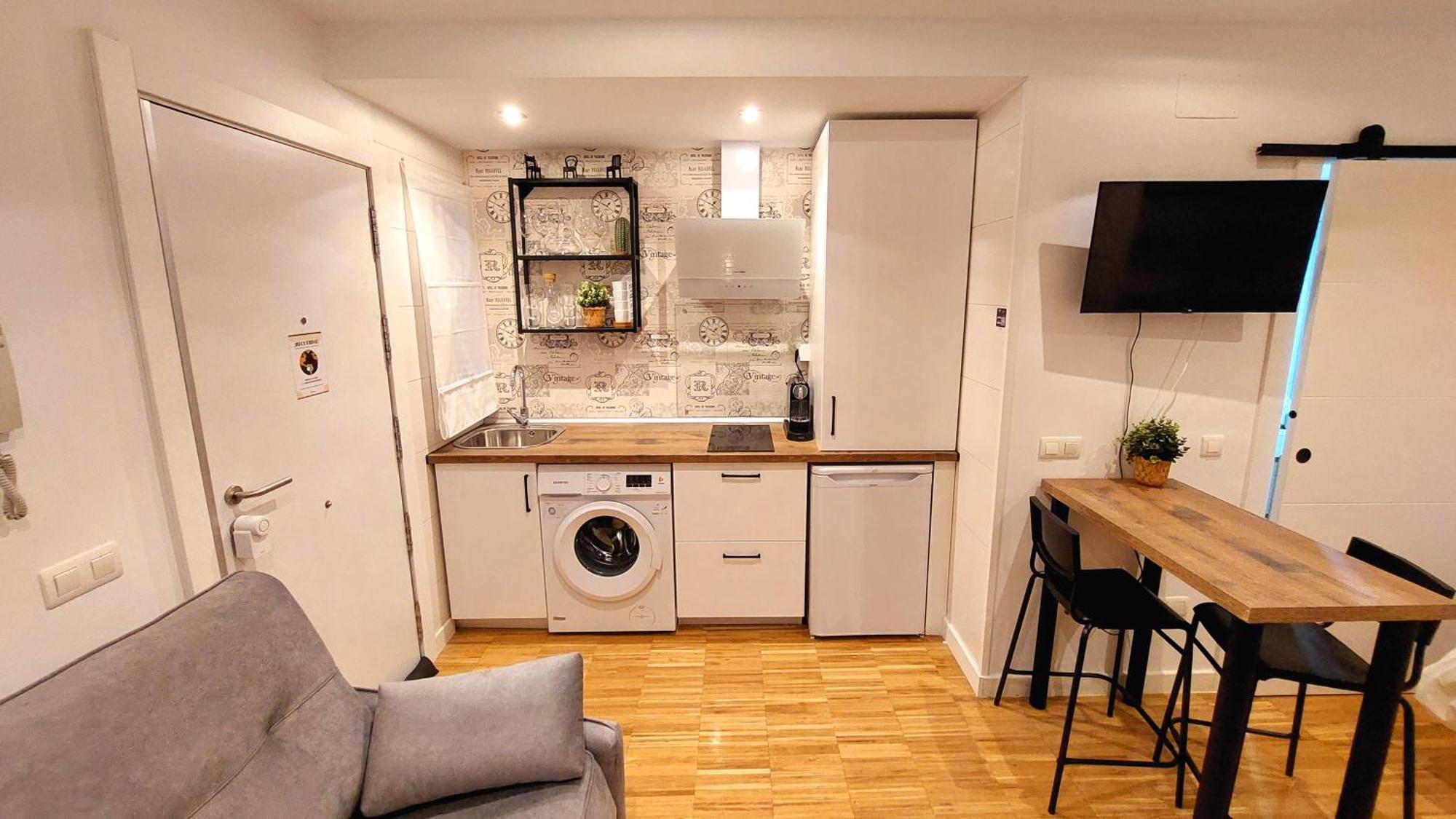 Acogedor Estudio En Delicias By Bebalmy Apartment Madrid Bagian luar foto