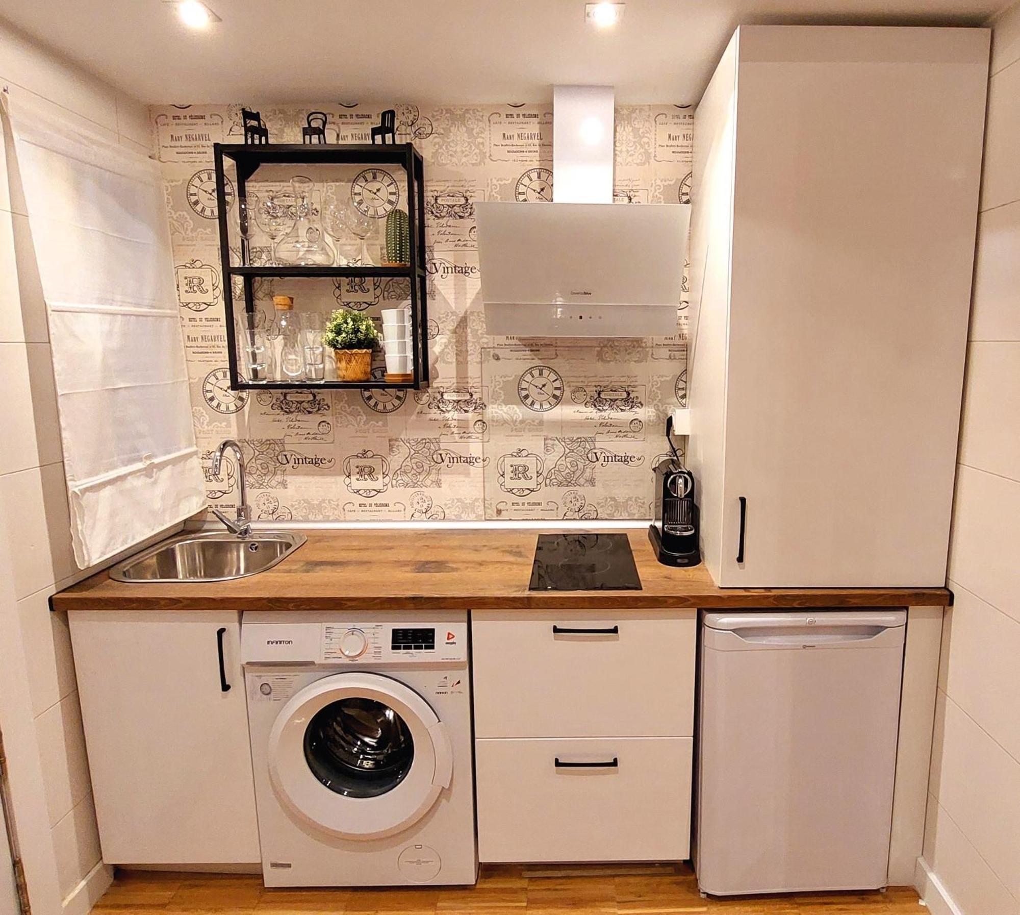 Acogedor Estudio En Delicias By Bebalmy Apartment Madrid Bagian luar foto